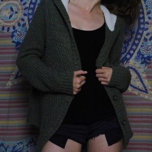 GREEN AND WHITE KNIT CARDIGAN